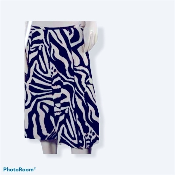 Saint John Sport Dresses & Skirts - St.John Sport Women’s Zebra Print MIDI Skirt By Marie Gray Santana Size 12 Lrg